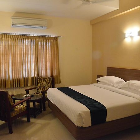 Sri Balaji Hotels Tiruchengodu Extérieur photo