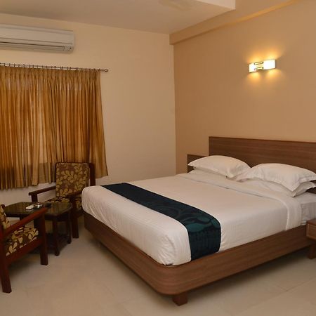 Sri Balaji Hotels Tiruchengodu Extérieur photo