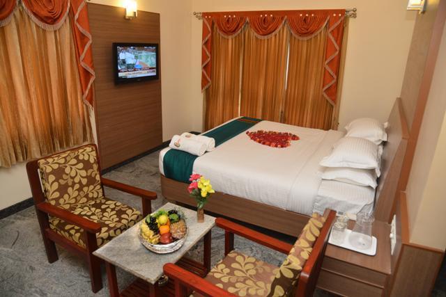 Sri Balaji Hotels Tiruchengodu Extérieur photo