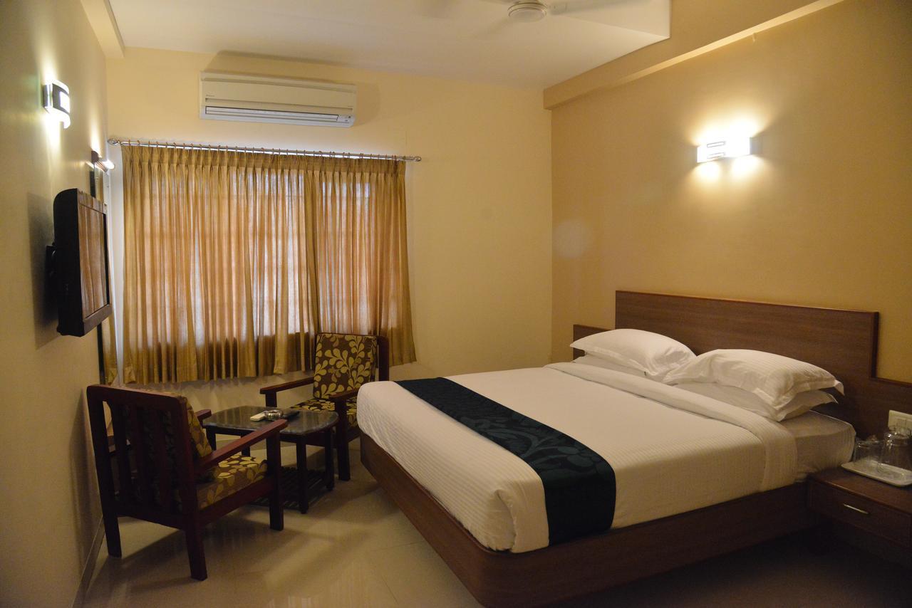 Sri Balaji Hotels Tiruchengodu Extérieur photo