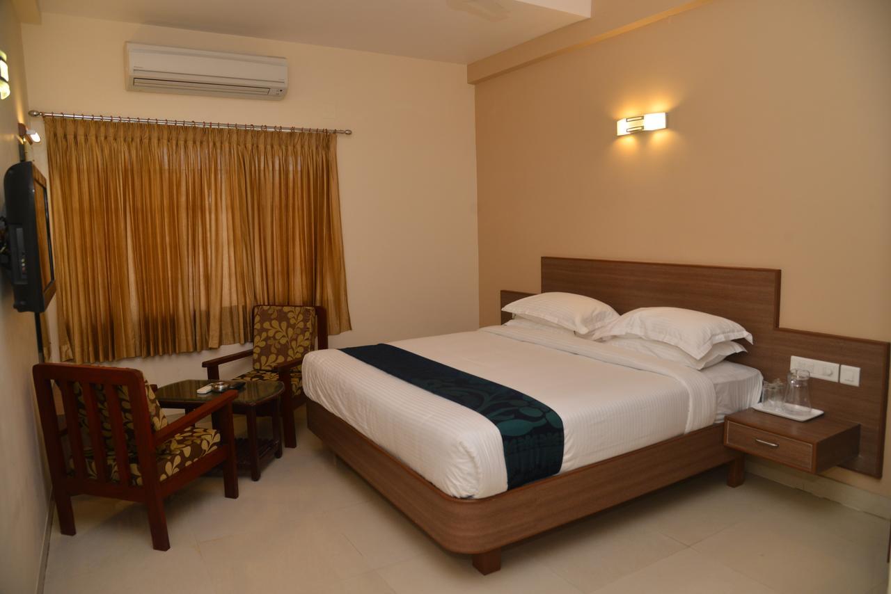 Sri Balaji Hotels Tiruchengodu Extérieur photo