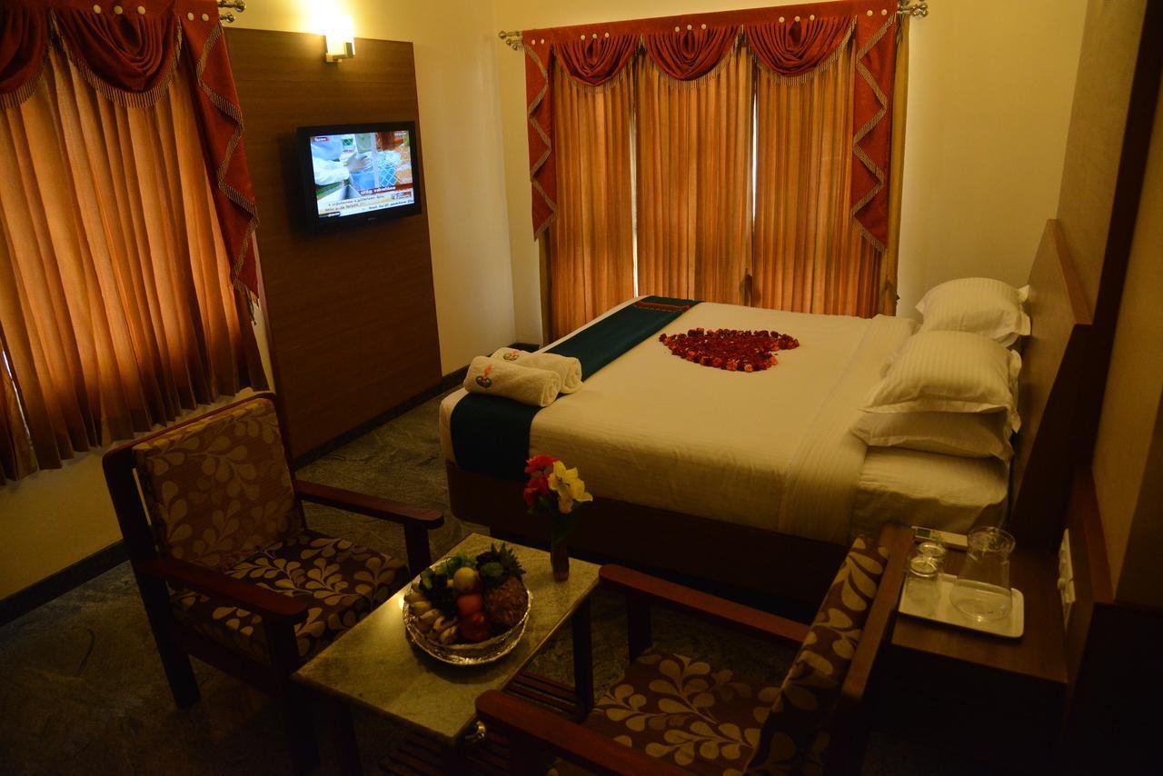 Sri Balaji Hotels Tiruchengodu Extérieur photo