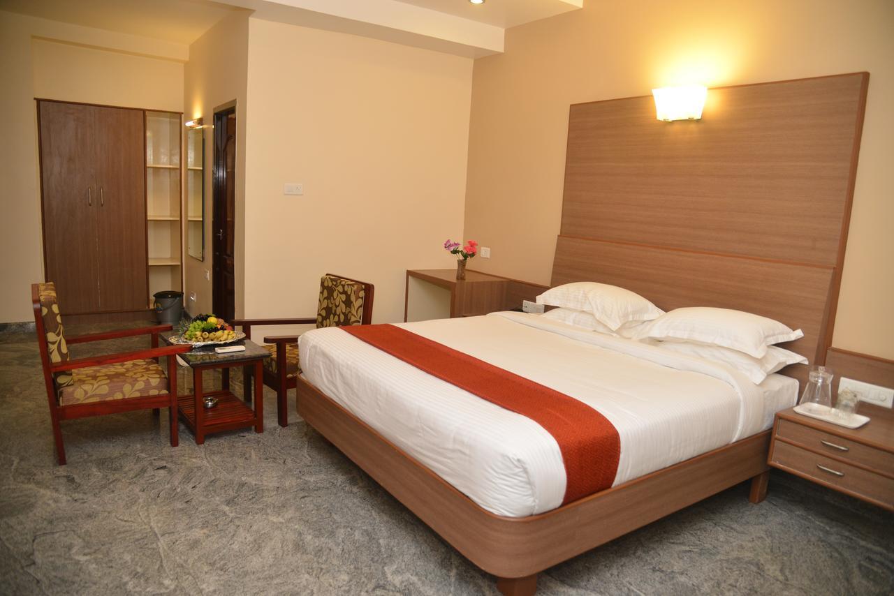 Sri Balaji Hotels Tiruchengodu Extérieur photo