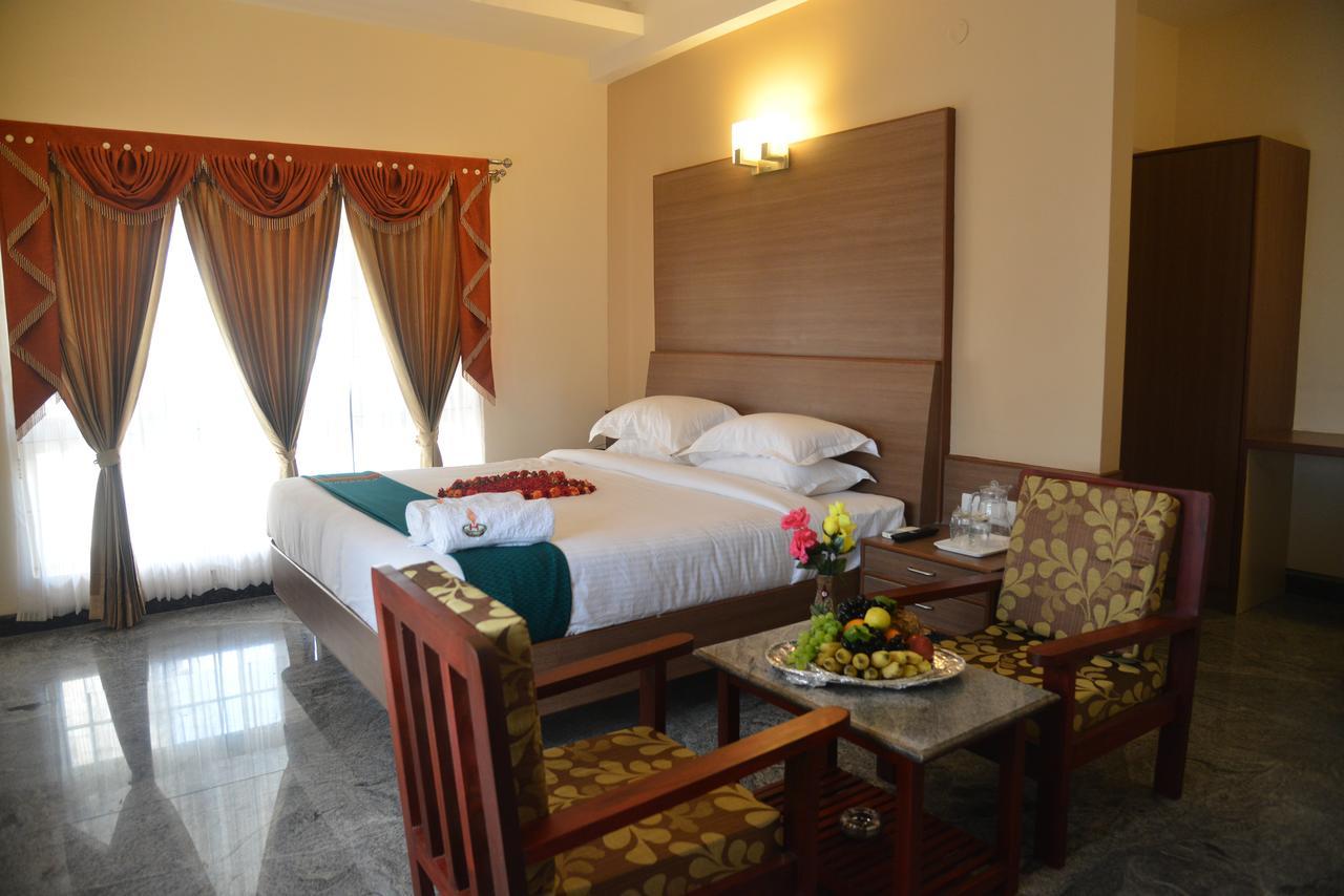 Sri Balaji Hotels Tiruchengodu Extérieur photo