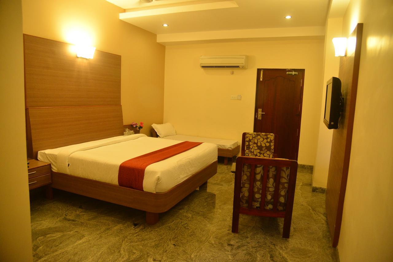 Sri Balaji Hotels Tiruchengodu Extérieur photo