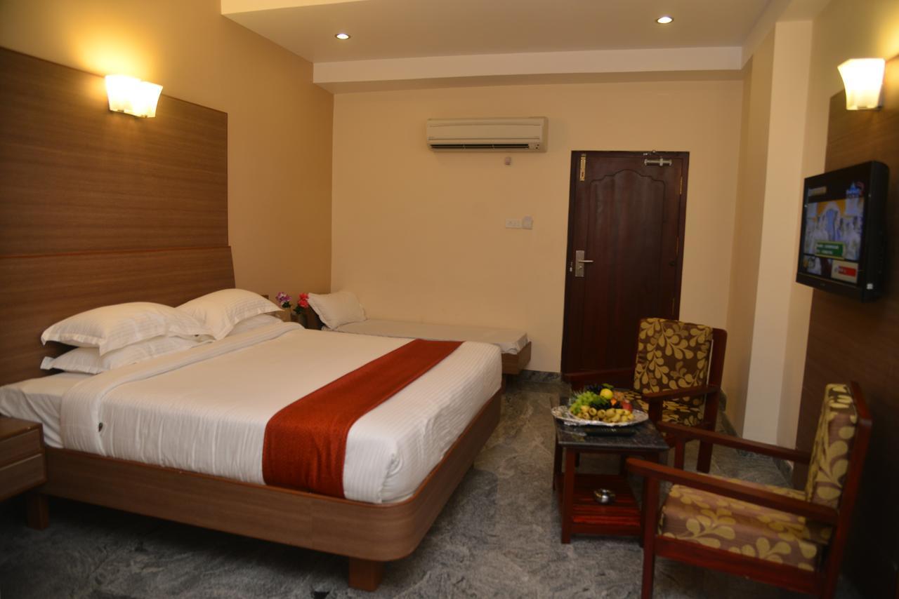 Sri Balaji Hotels Tiruchengodu Extérieur photo