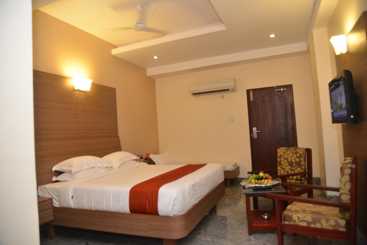 Sri Balaji Hotels Tiruchengodu Extérieur photo